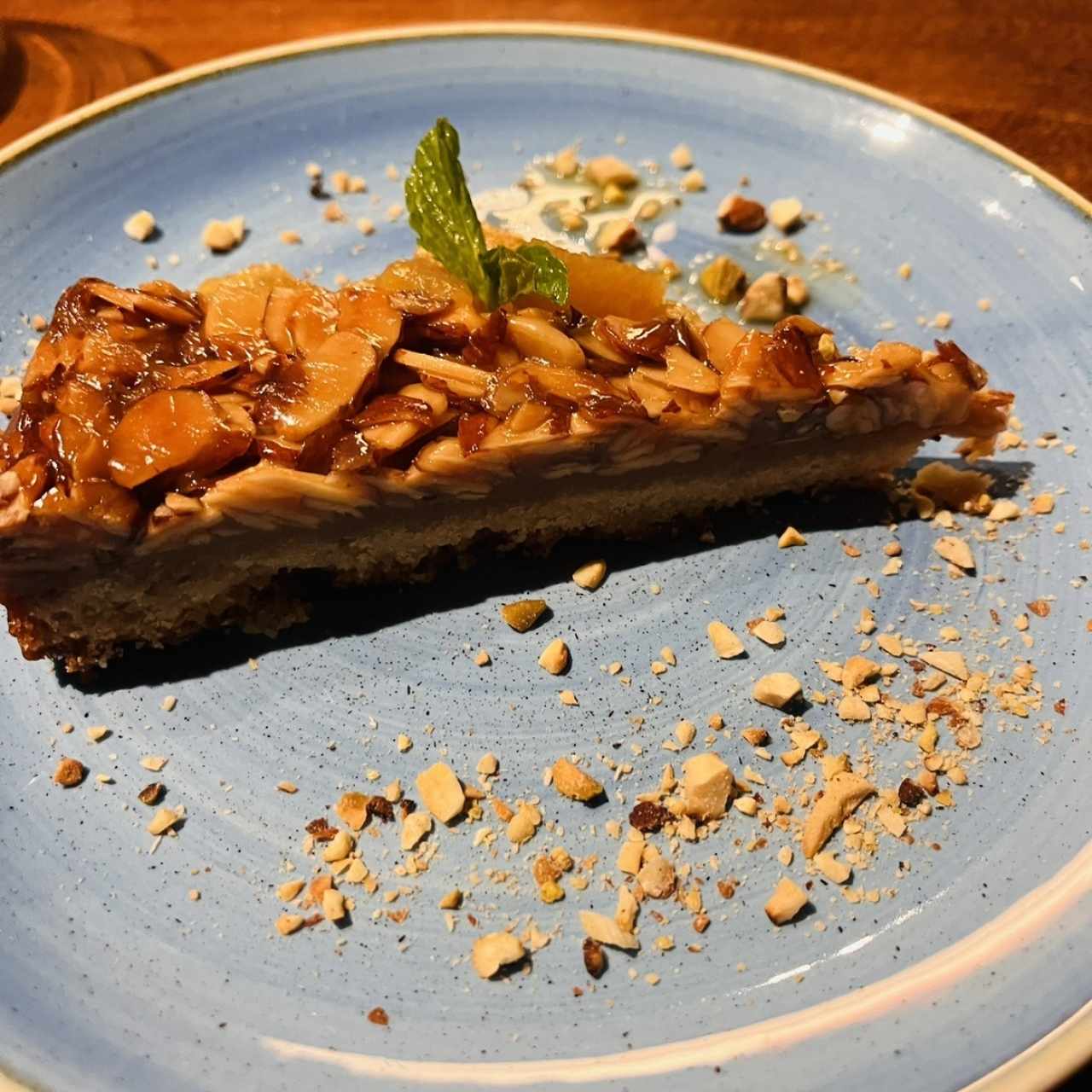 Tarta de almendras con miel y piña 