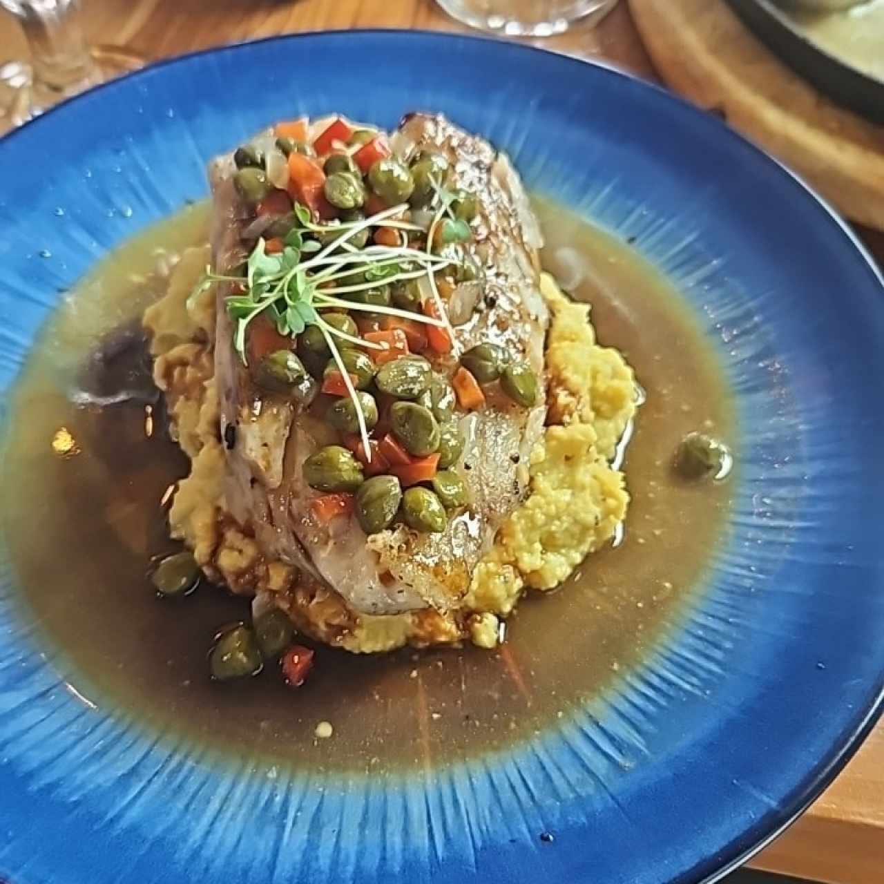 Filete de Corvina en Salsa de Vino Blanco