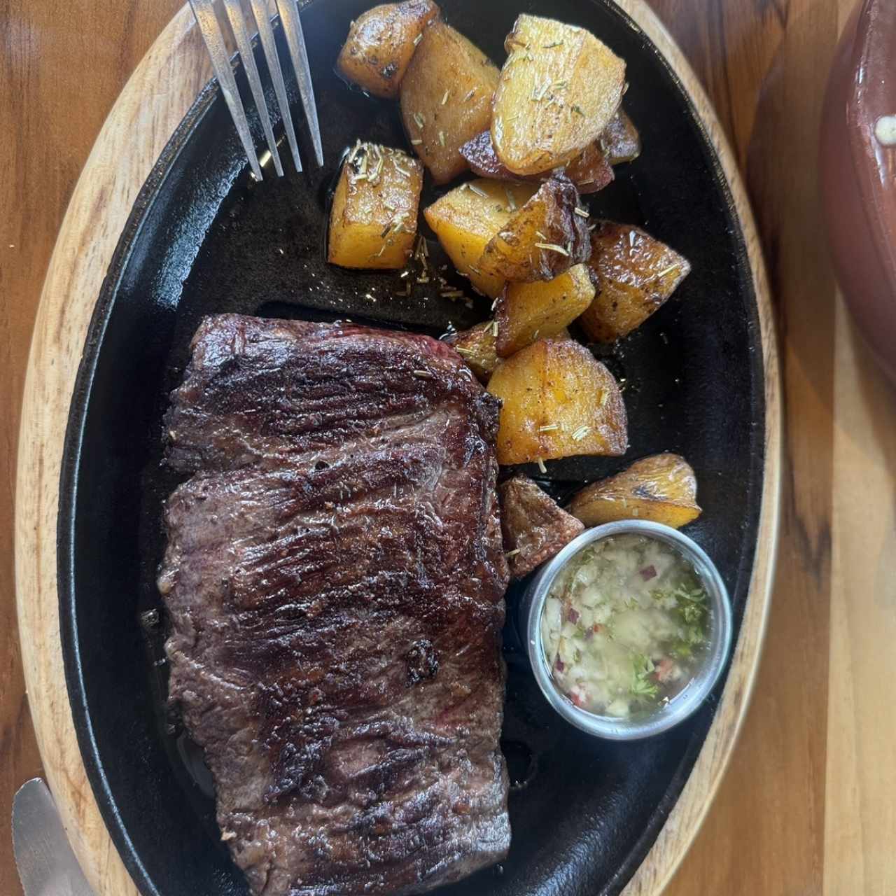 Entraña al Chimichurri con Papines al Romero