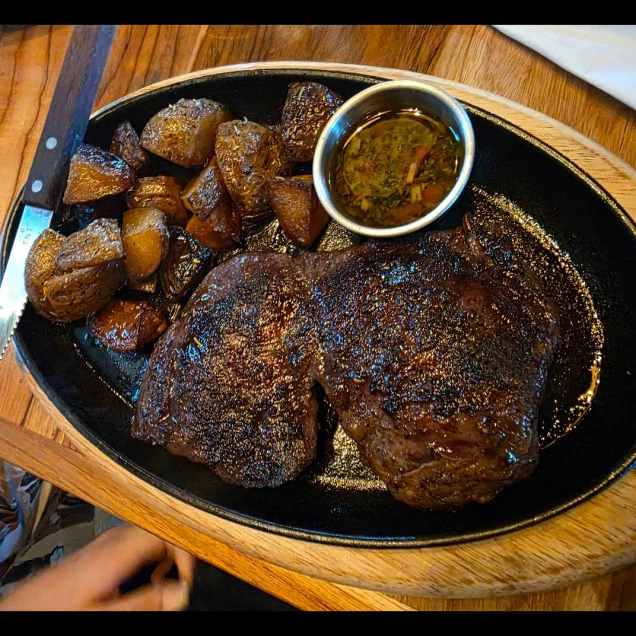 Entraña al Chimichurri con Papines al Romero