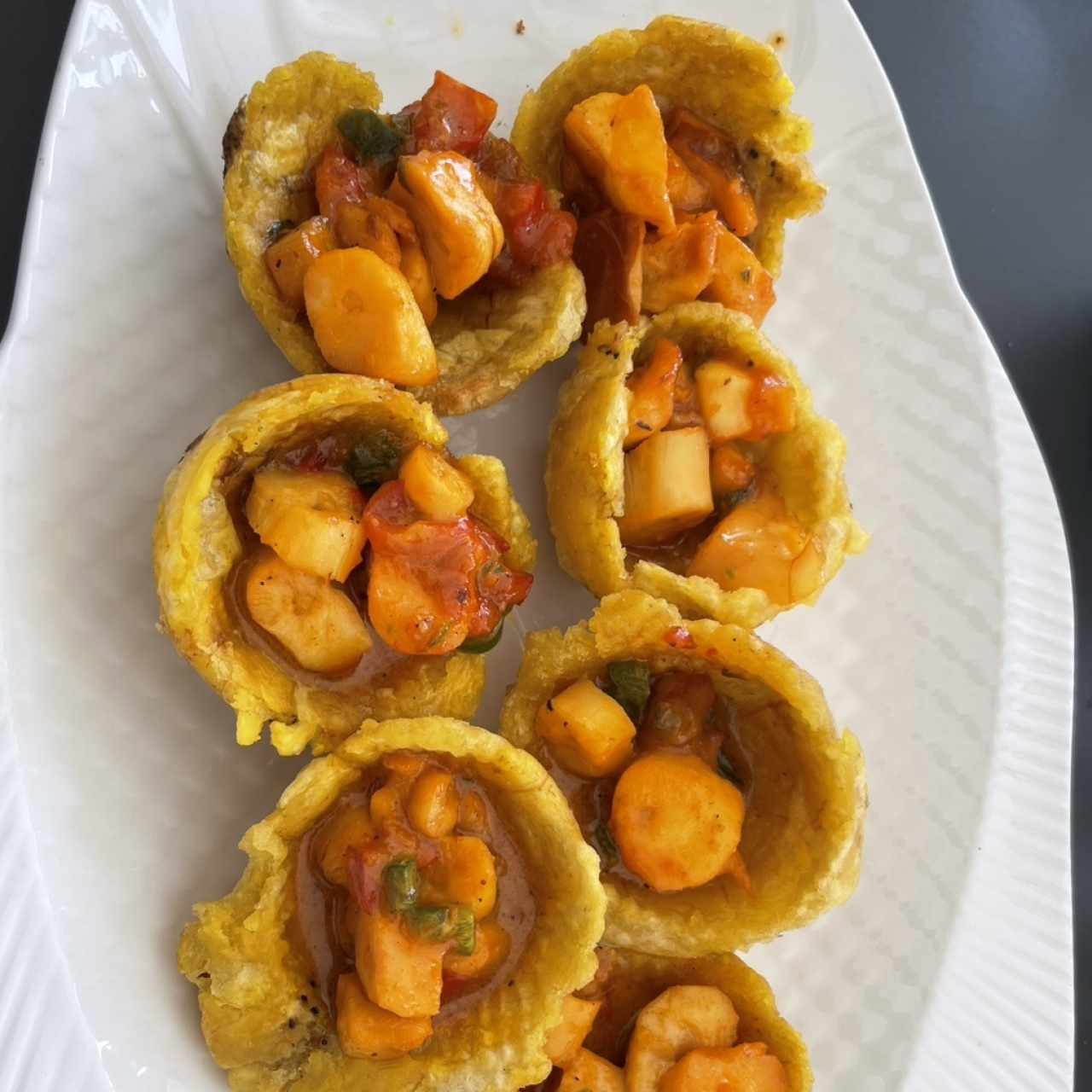 Canastas de patacones con pulpo