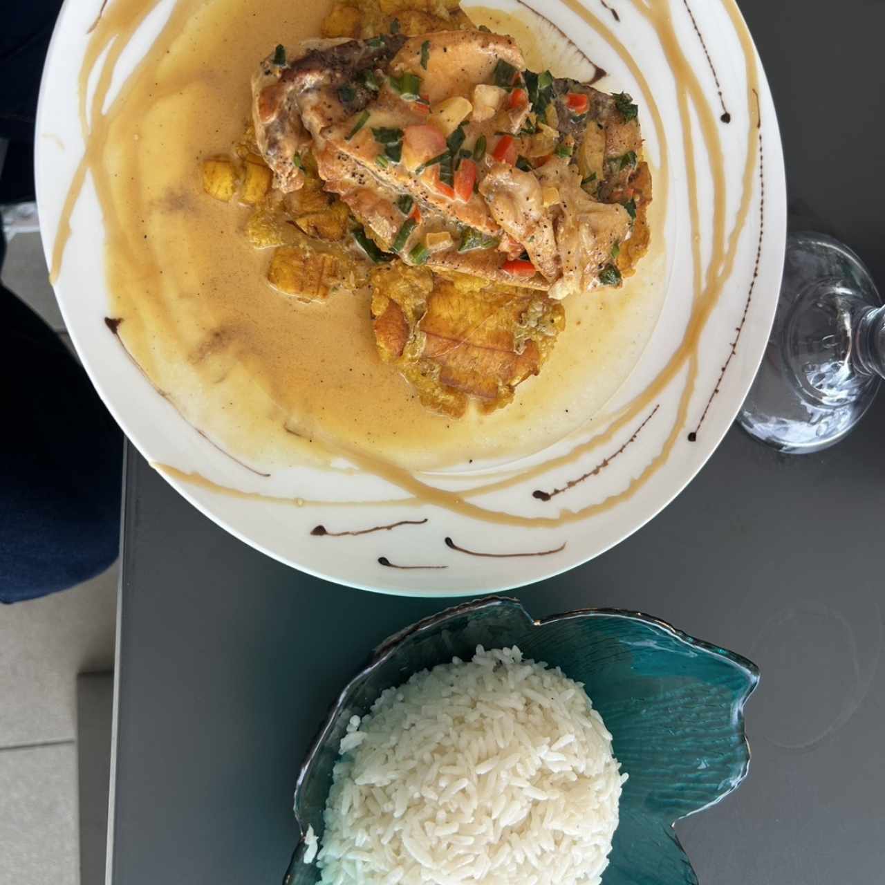 FILETE DE CORVINA AL AJILLO