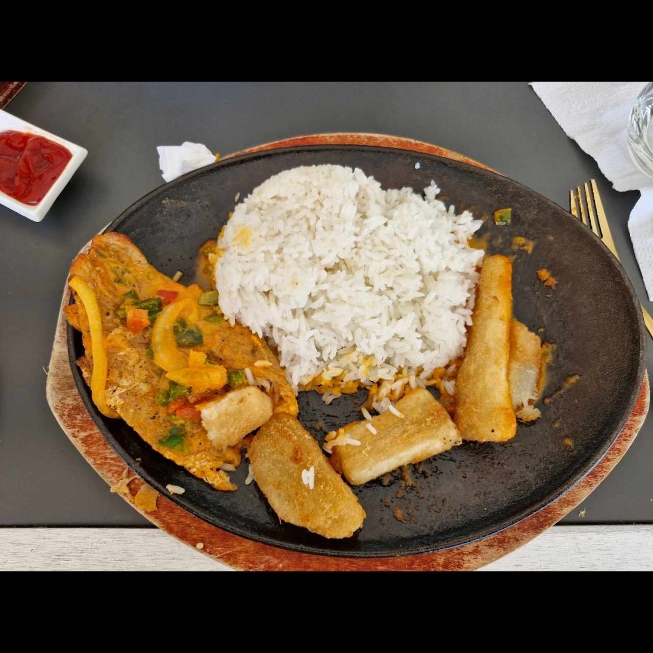 filete de corvina en salsa de coco