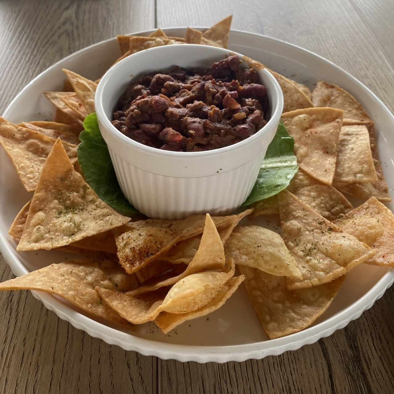 Chili con carne y totopos