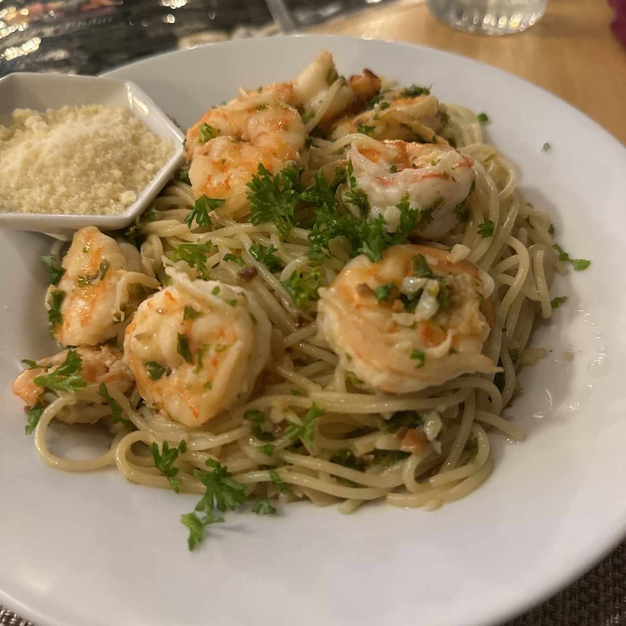 Spaghetti con camarones al oleo