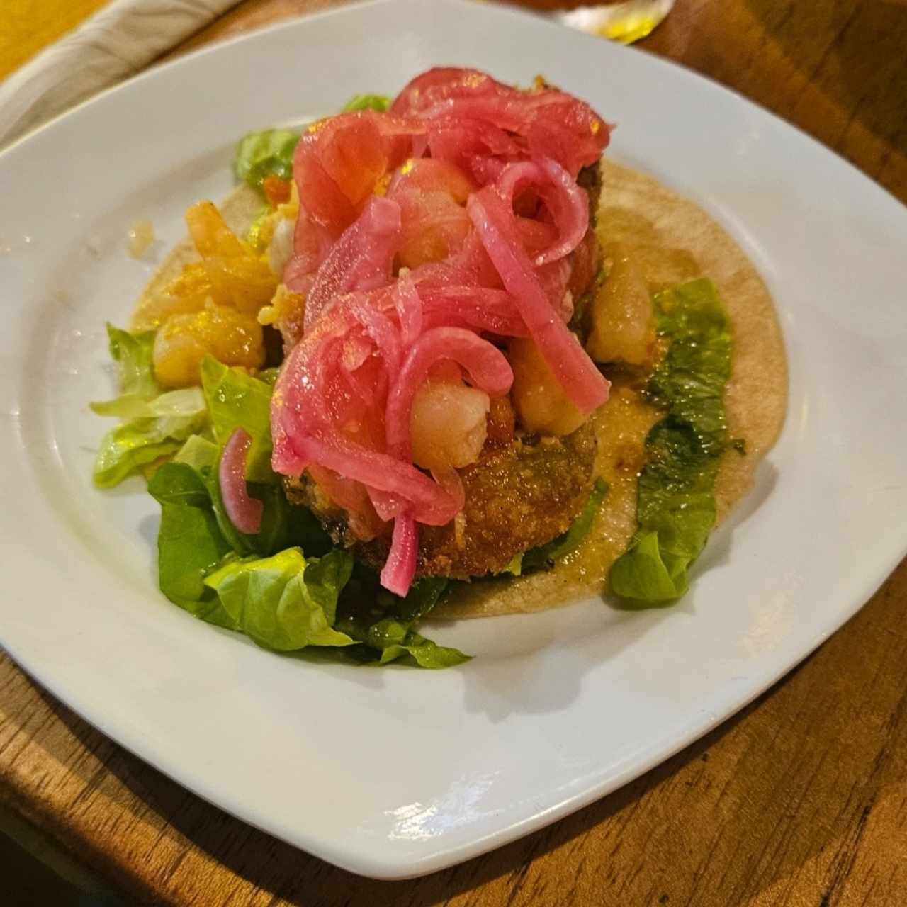 taco de camarones y pescado