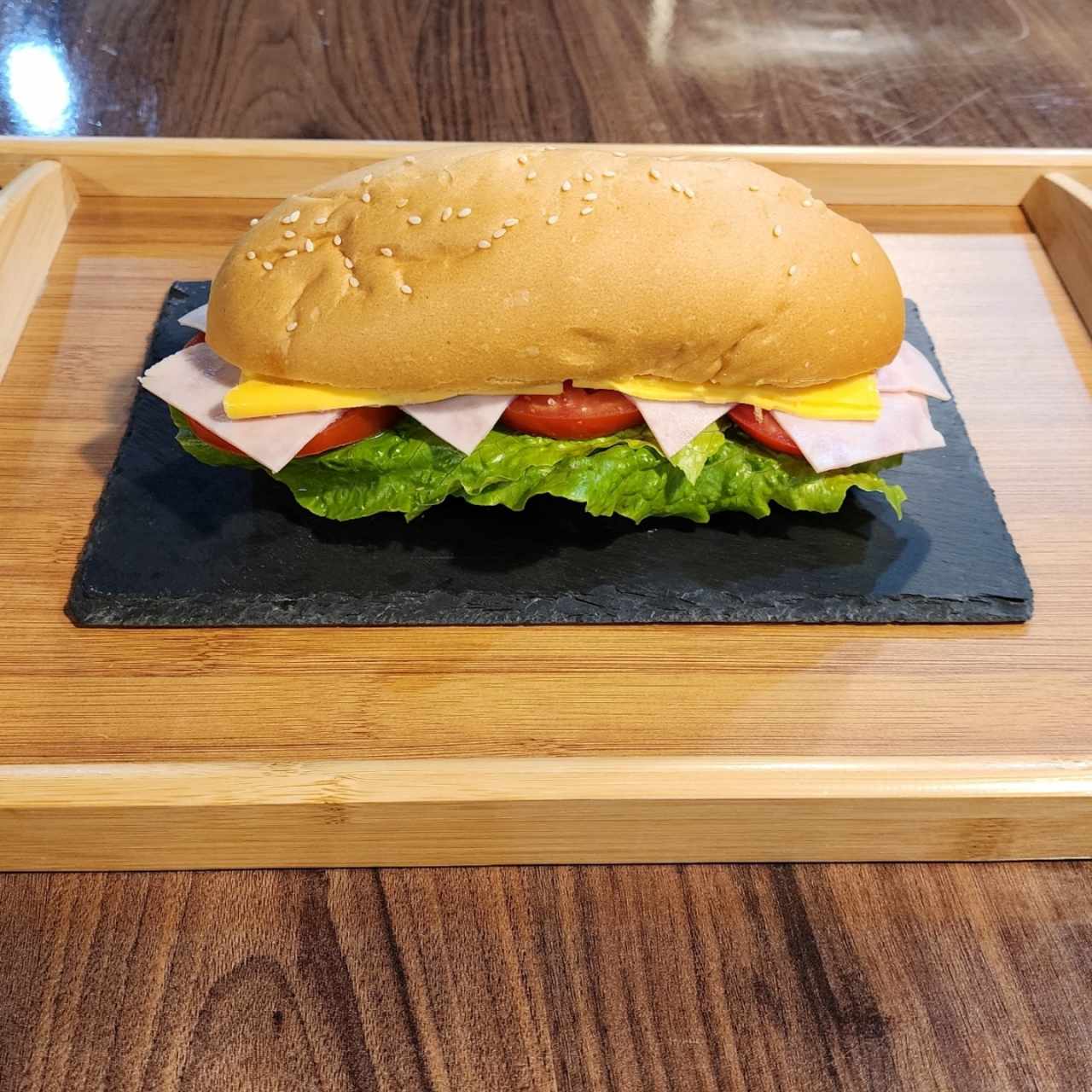 Emparedado de Jamón con queso 