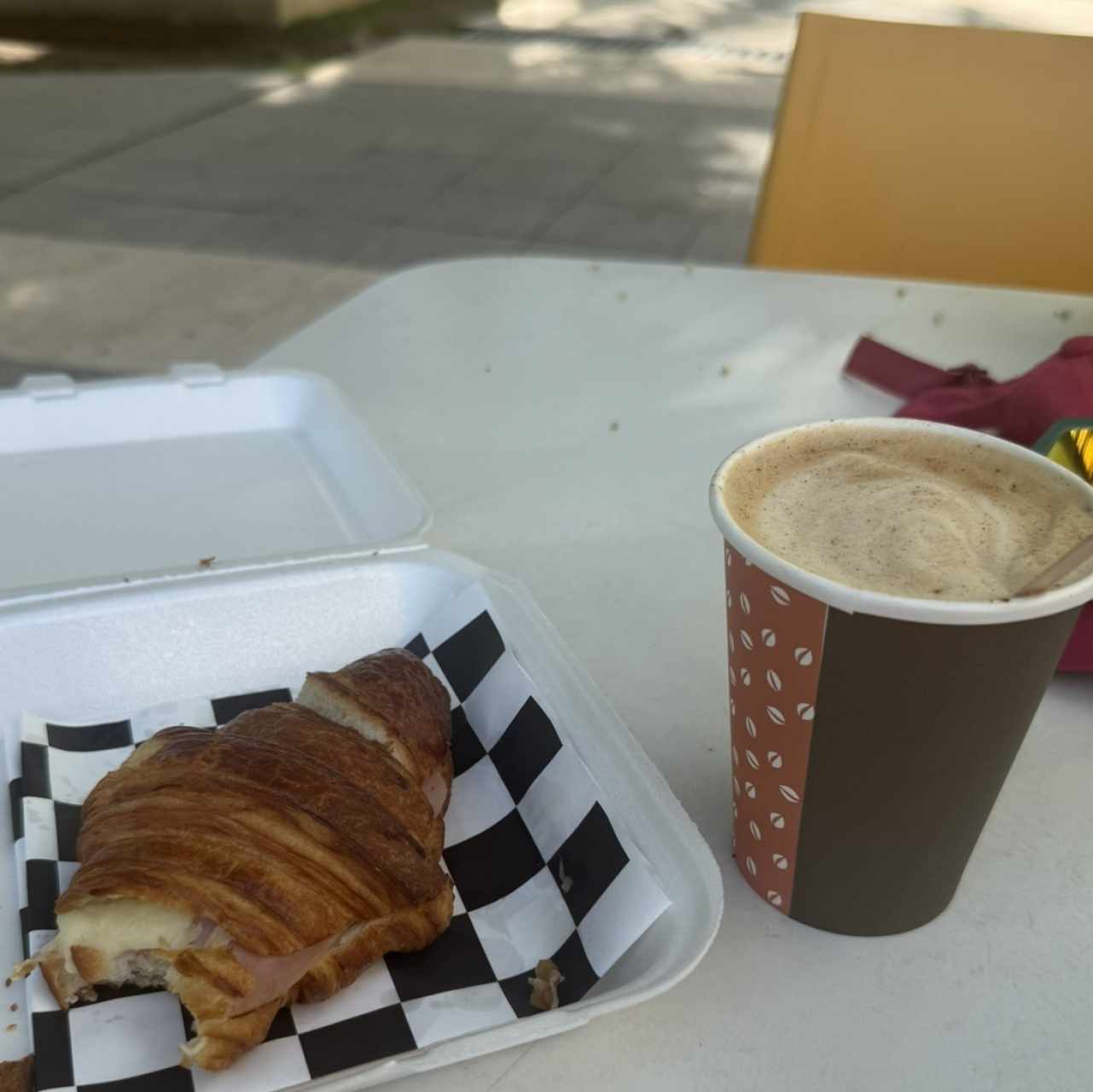 Croissant de jamon y queso