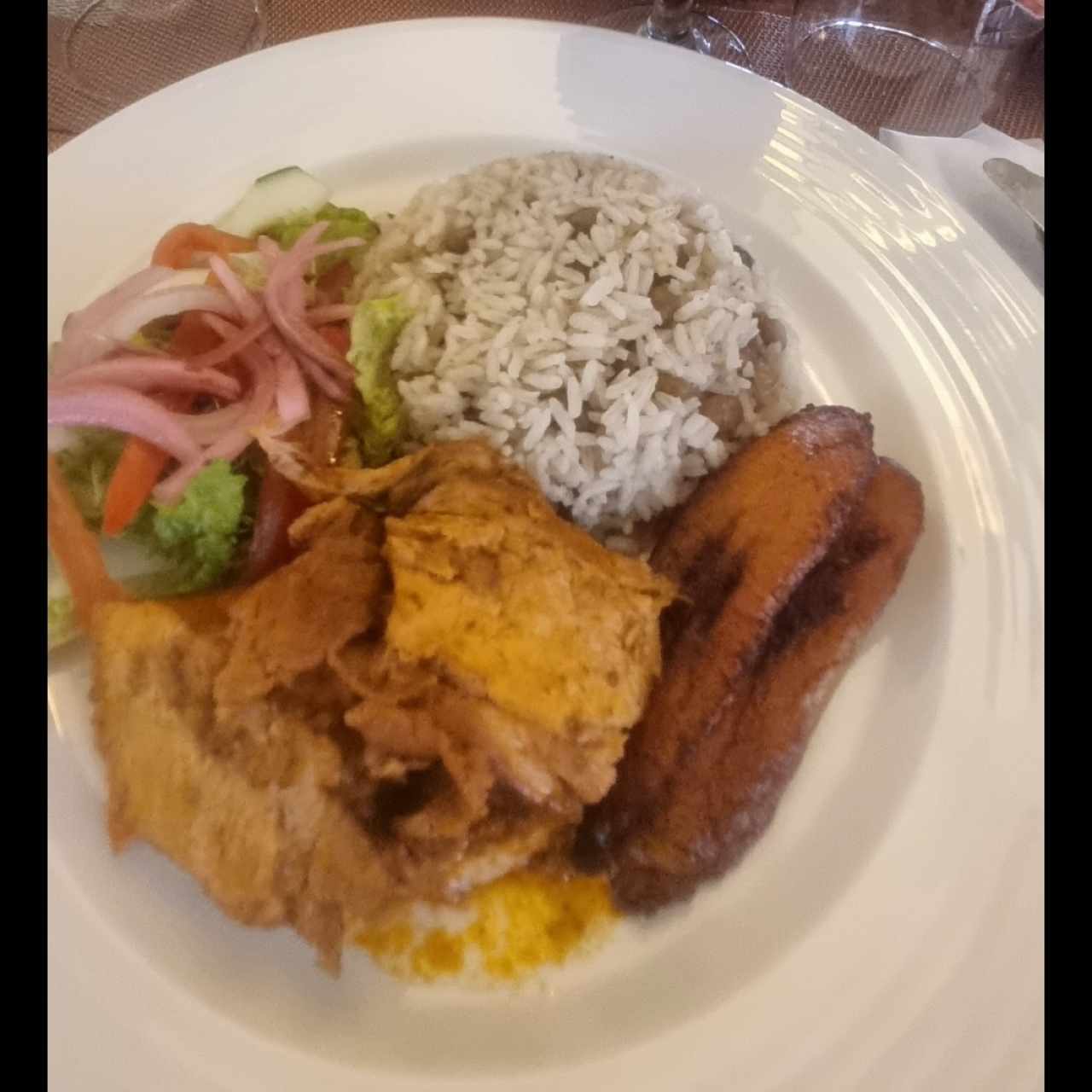 Lechona y arroz con guandú