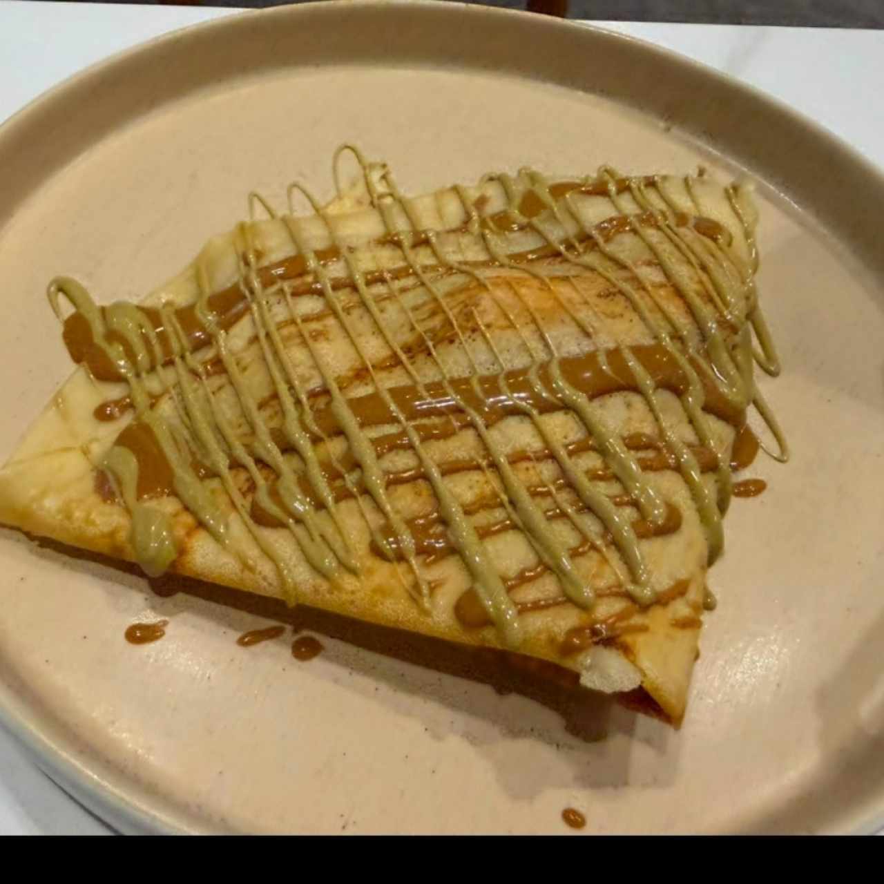 Crepes - crema de pistachio y Lotus con fresas 