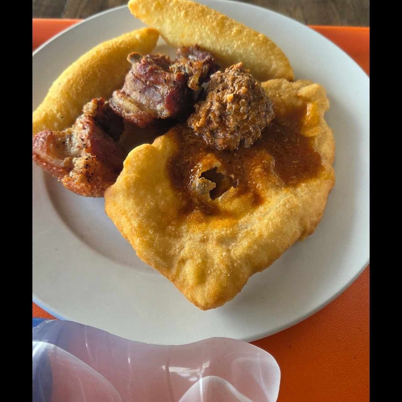 desayuno hojaldras, bolita carne, lechón, carimañola 