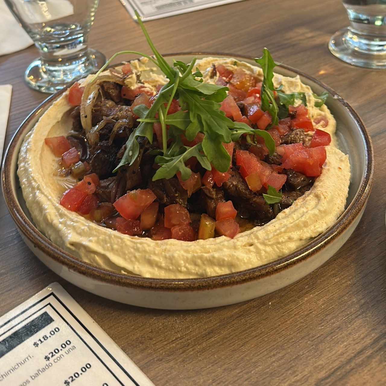 ENTRADAS - HUMMUS CON FILETE