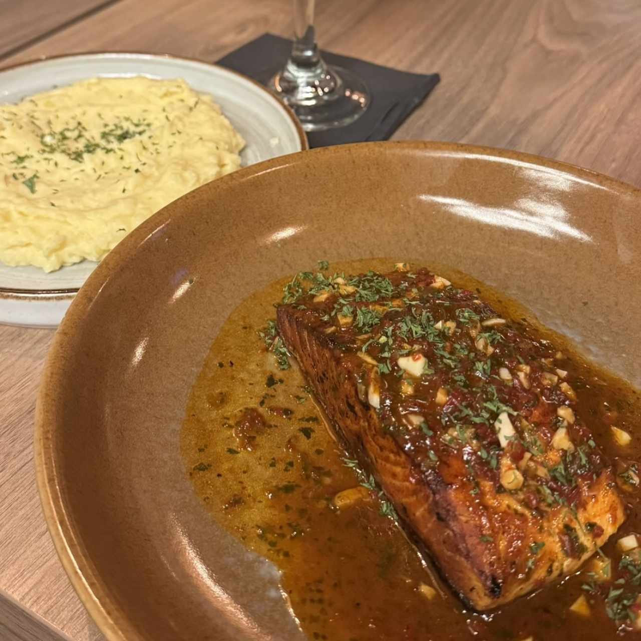 SALMÓN ZA'ATAR
