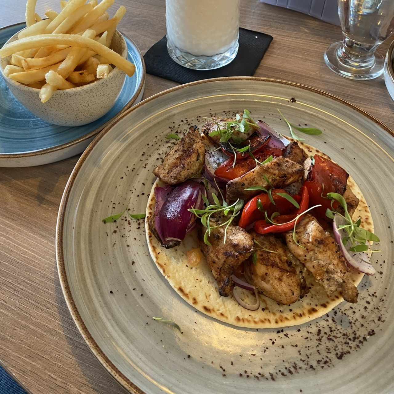 PLATOS MEDITERRANEOS - SHISH TAOUK
