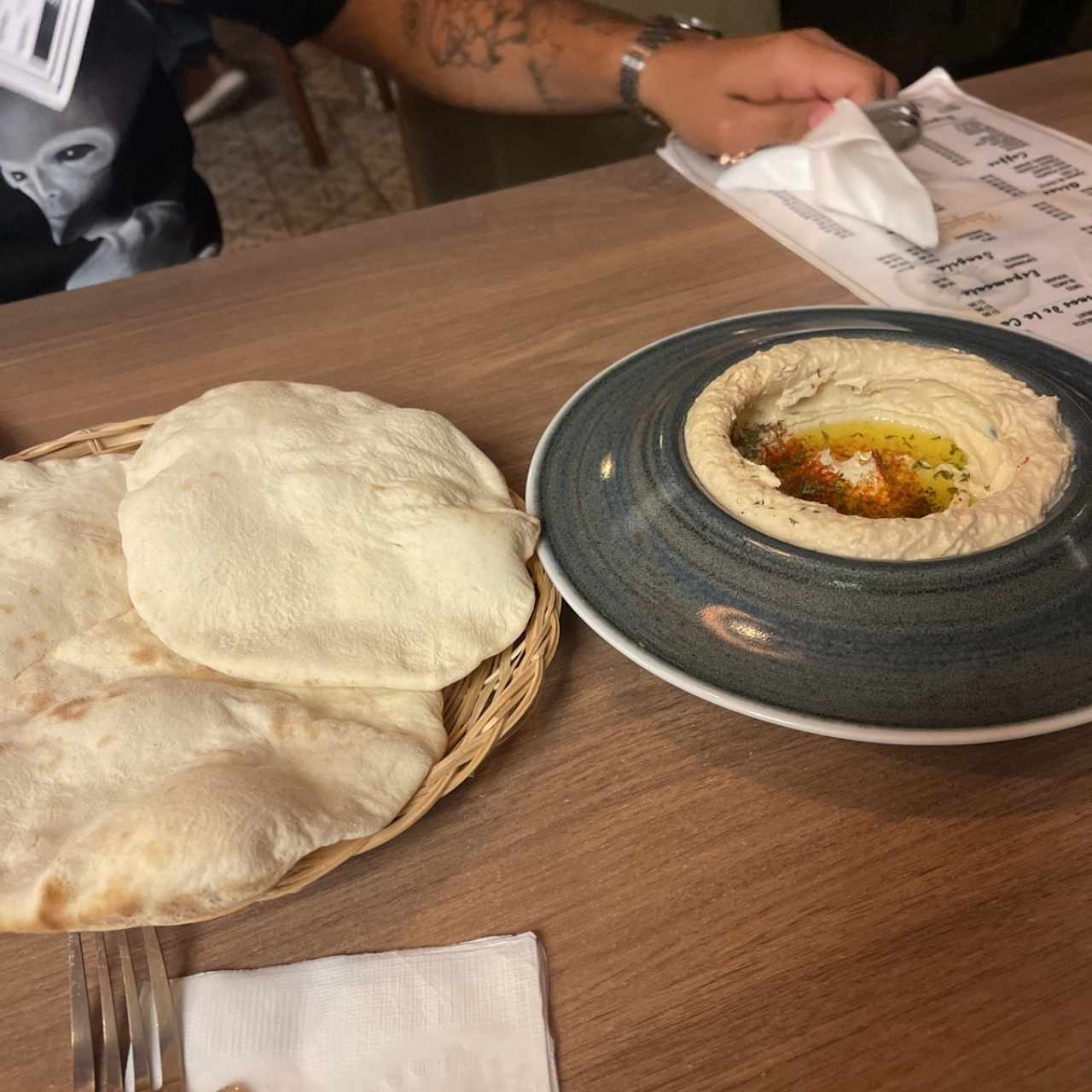 ENTRADAS - HUMMUS