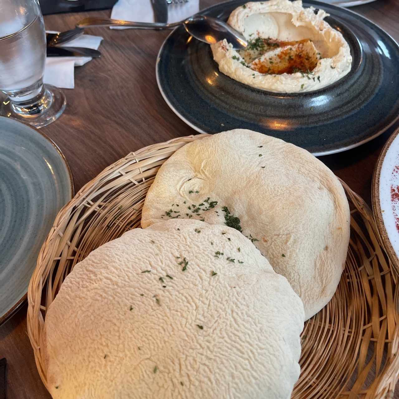 ENTRADAS - HUMMUS