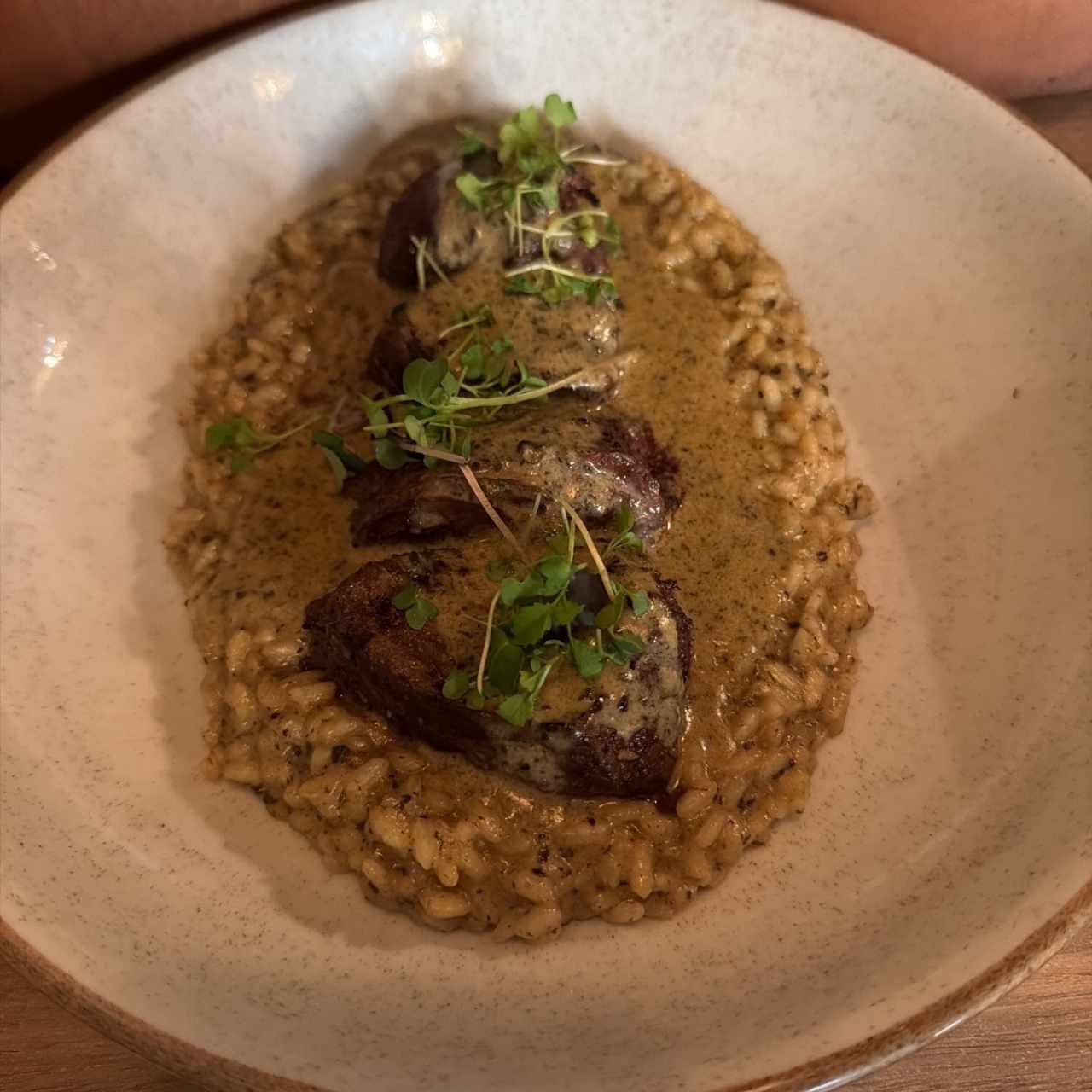 MEDALLONES DE FILETE EN CAMA DE RISOTTO