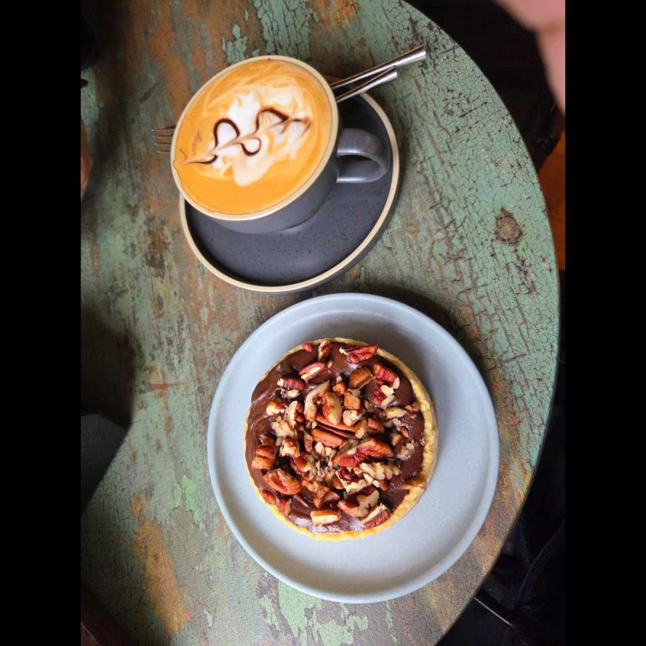 Mocaccino y tartaleta de pecans