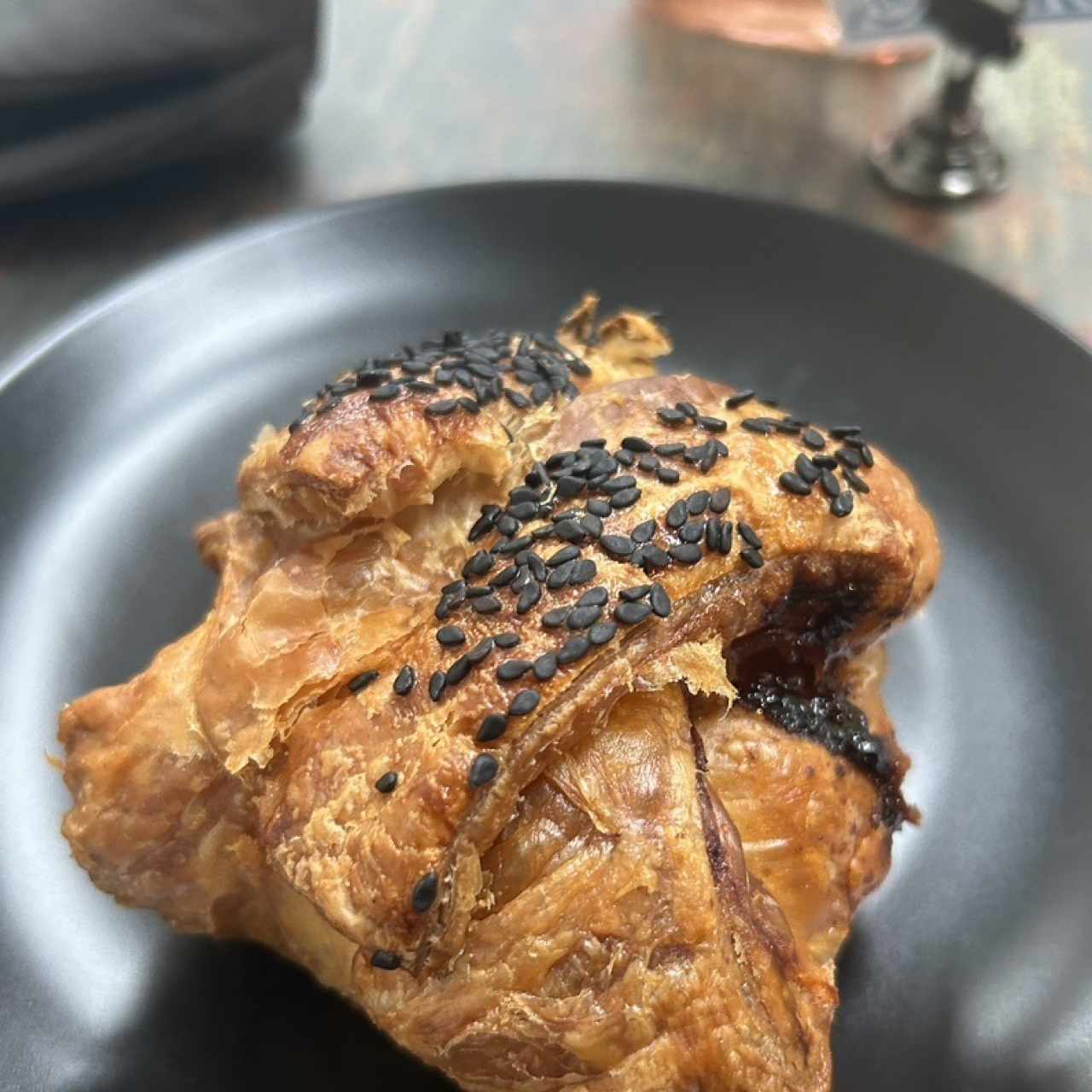 Empanada de quesa de cabra y cebolla caramelizada 