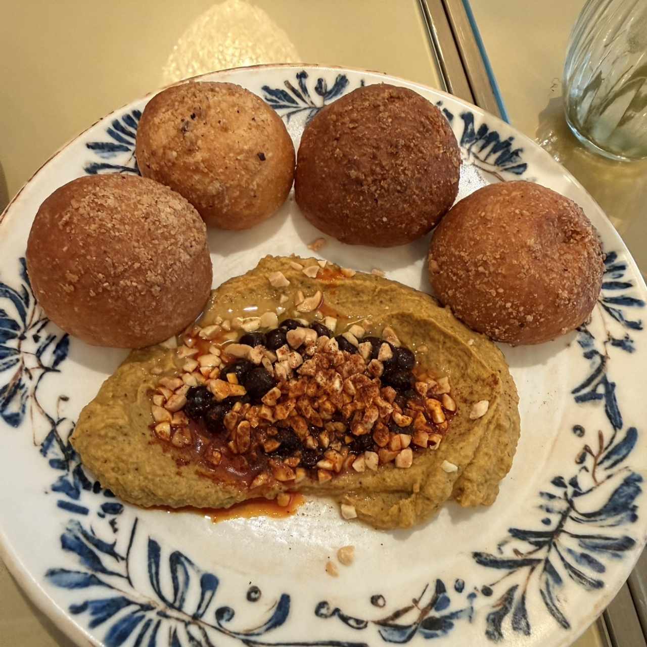 Pan de la Casa con Hummus