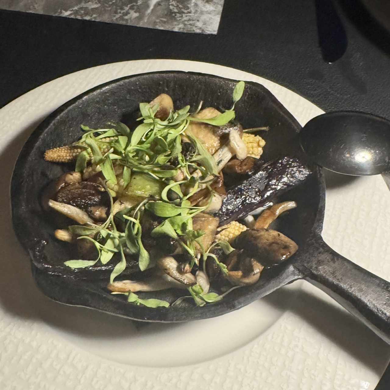 VEGETALES DEL HUERTO A LAS BRASAS EN MANTEQUILLA DE HIERBAS