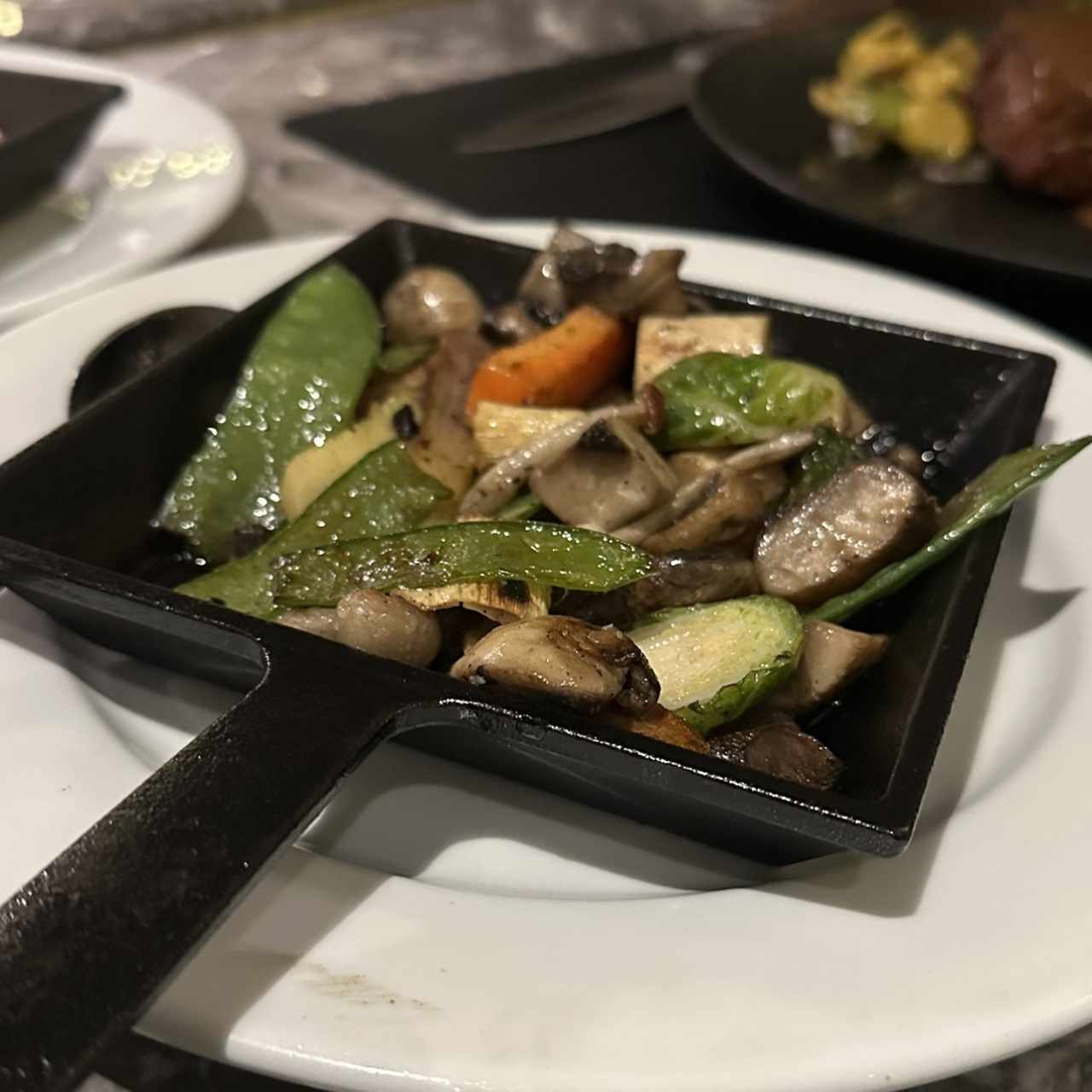 VEGETALES DEL HUERTO A LAS BRASAS EN MANTEQUILLA DE HIERBAS
