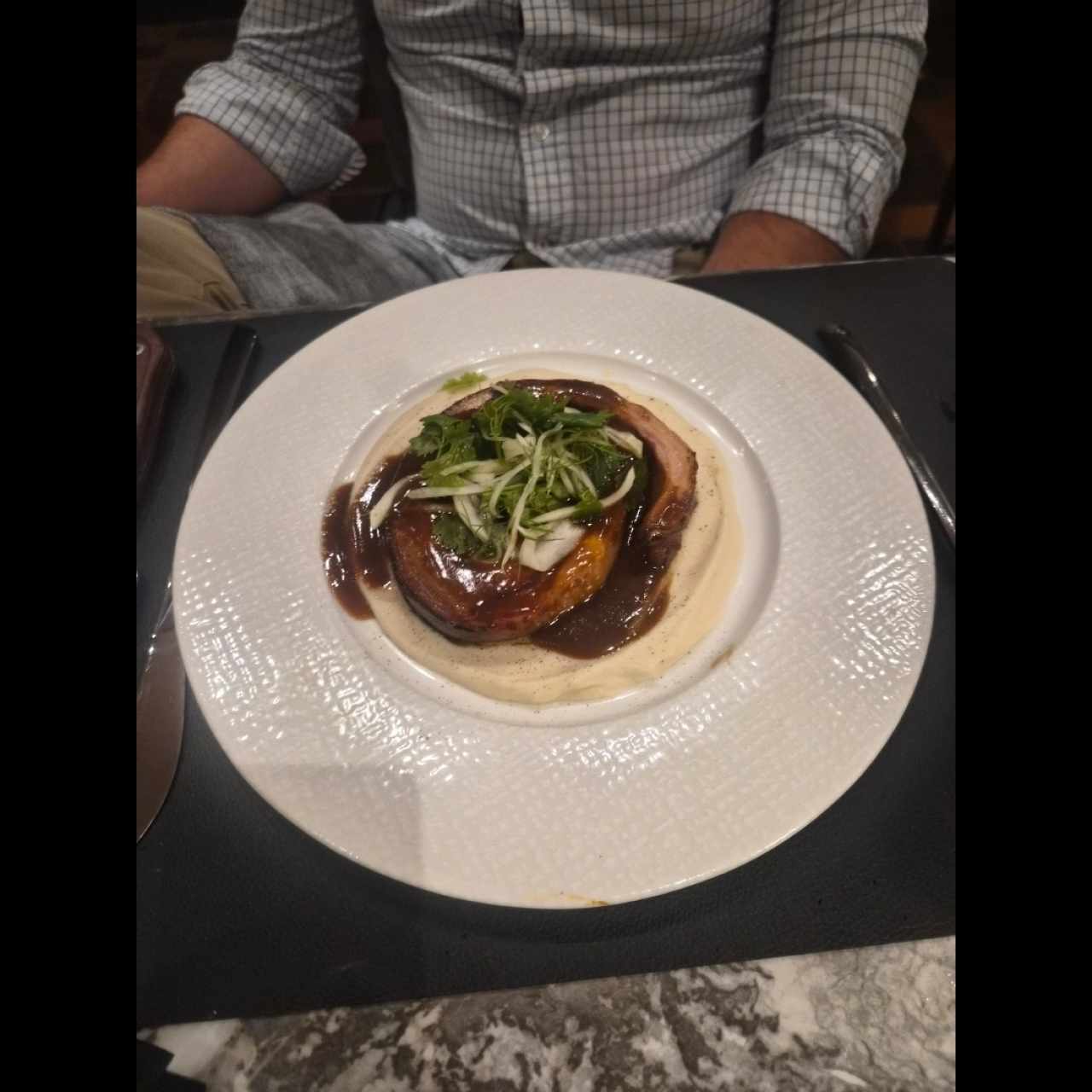 Lechón cocido a baja temperatura