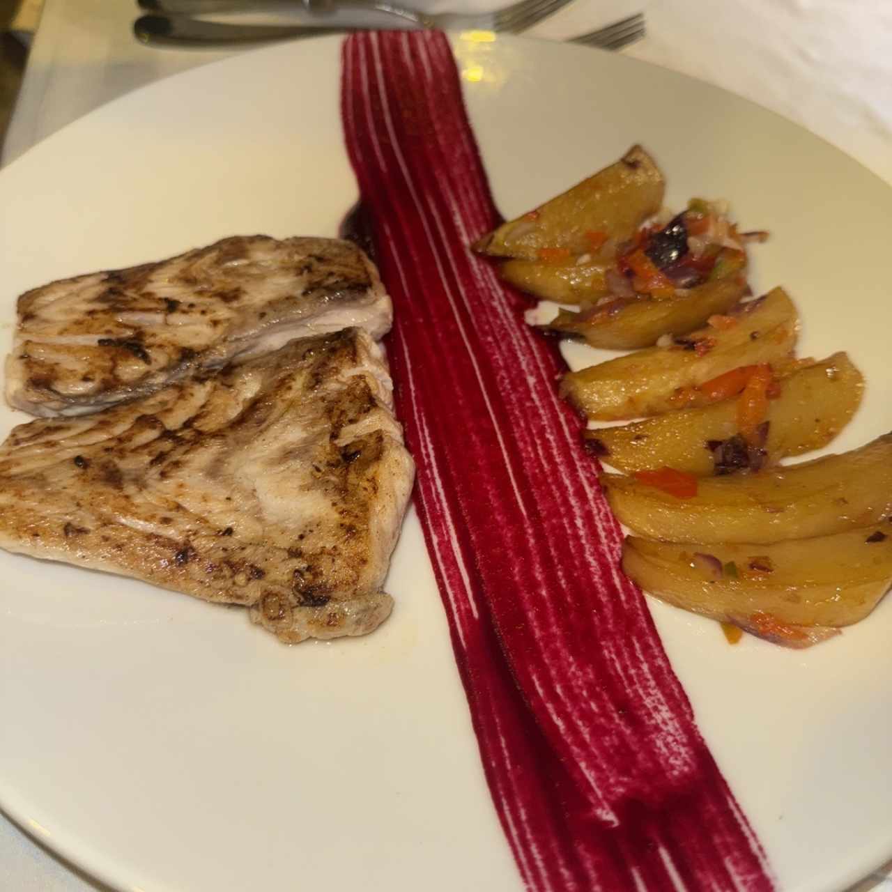 Robalo a la plancha con papas 