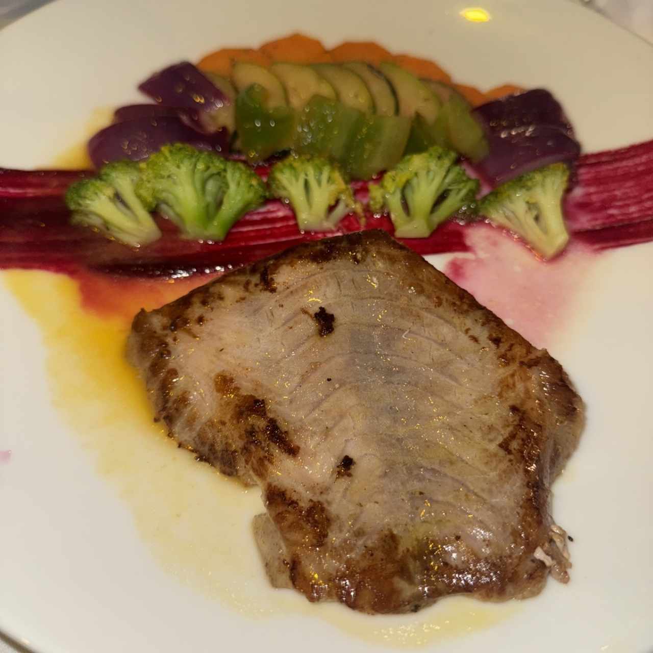 Pargo con vegetales salteados 