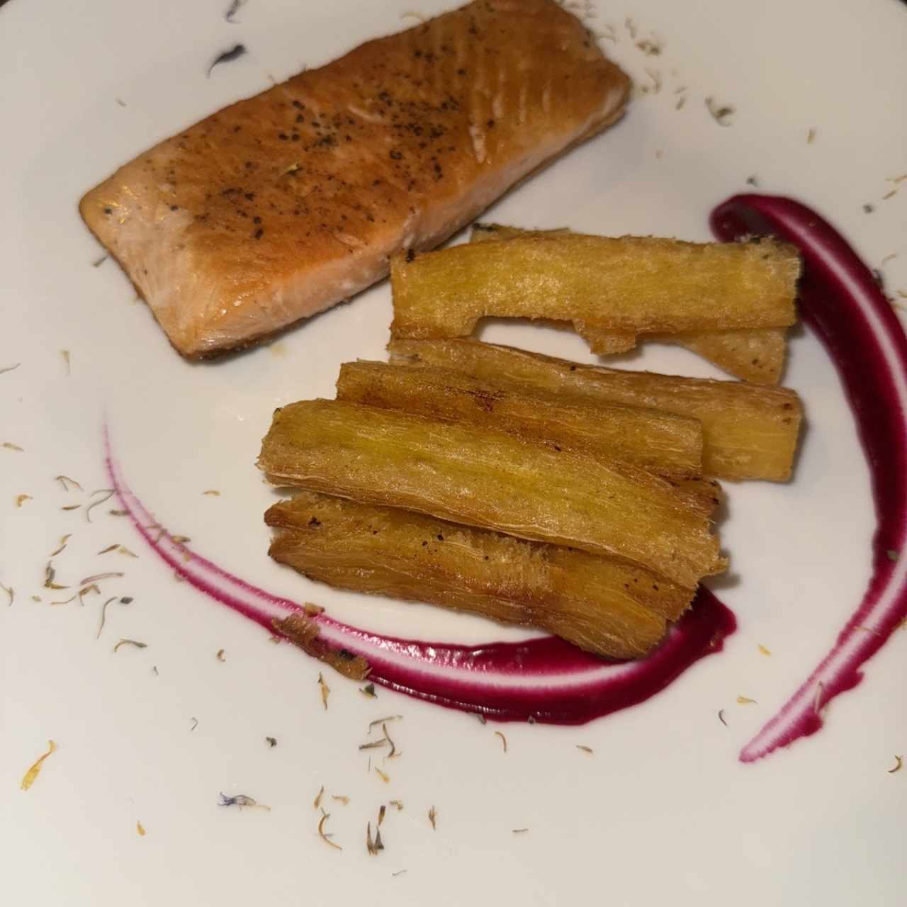 Salmón con yuca