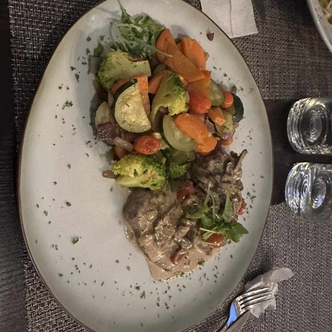 Filete con vegetales 
