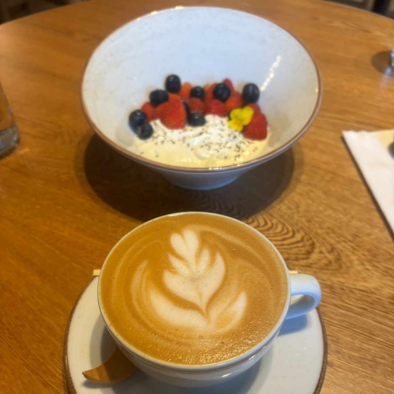 Capuccino y yogurt