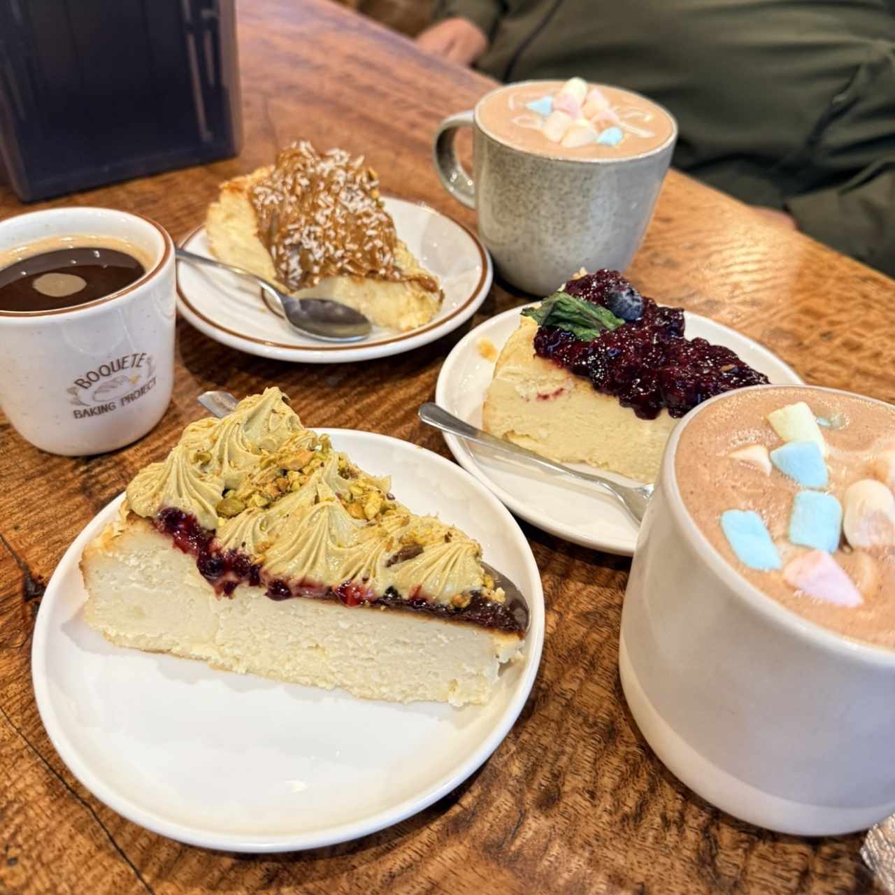 Tartas vascas, americano y chocolates calientes