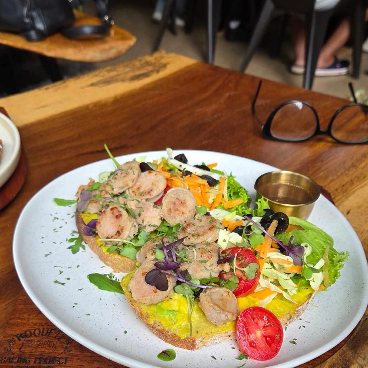 tostada con aguacate 