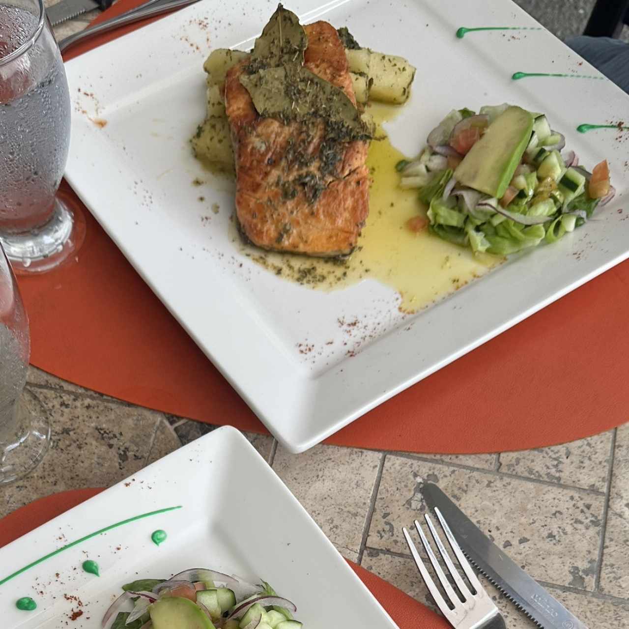 Salmon a las finas hierbas
