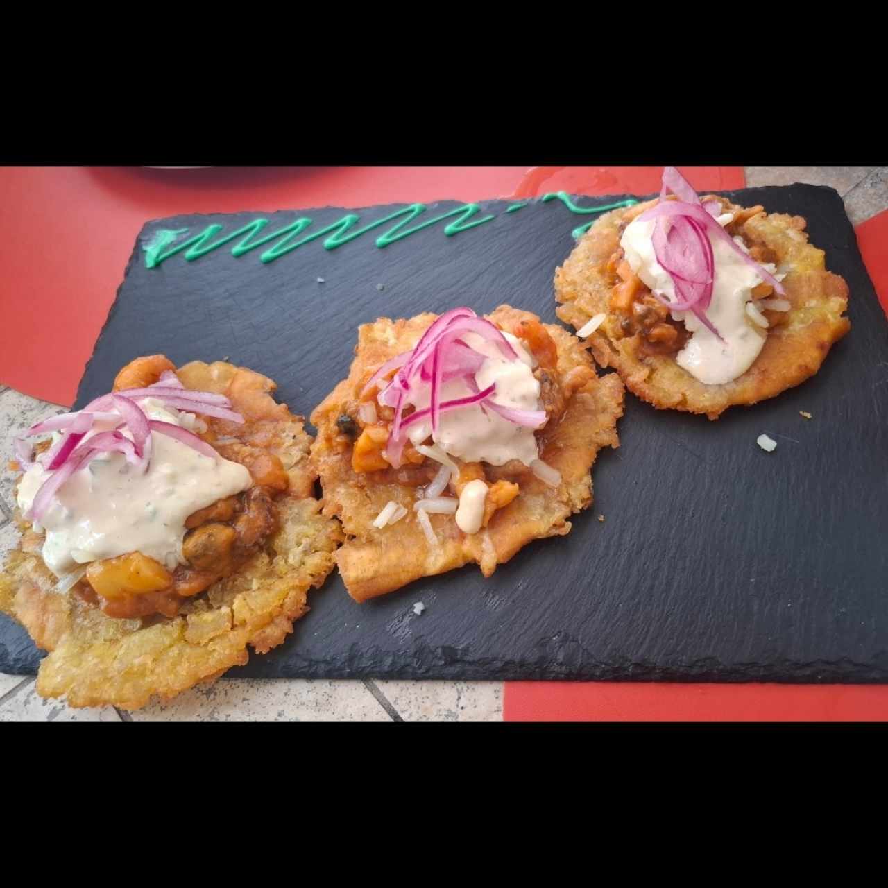 Trio de patacon de mariscos