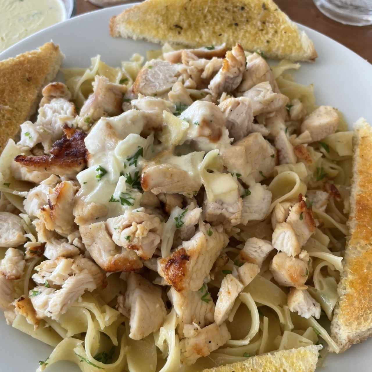Pasta alfredo con pollo