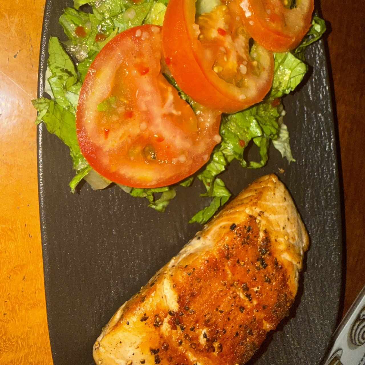 Salmón con ensalada 
