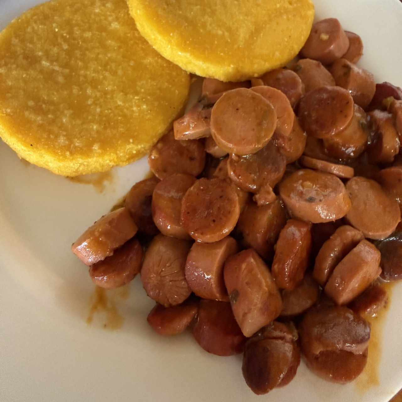 Salchicha guisada con tortilla 