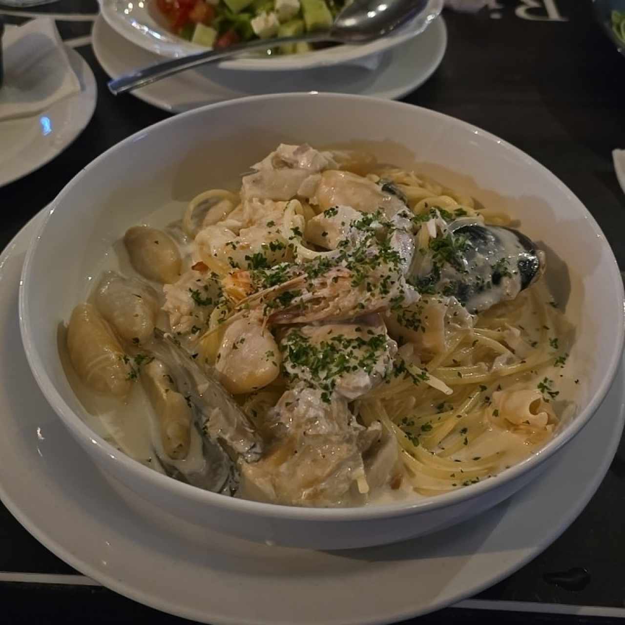 Spaguetti con Langostinos en salsa blanca con Champiñones
