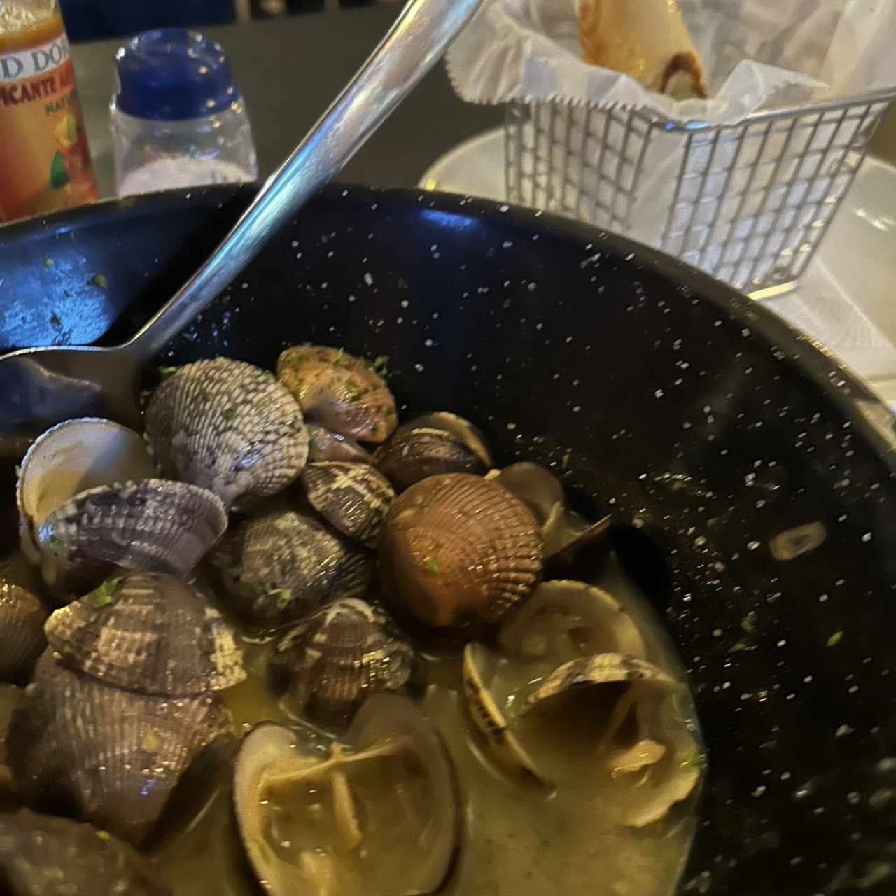 Almejas ajillo / criolla -