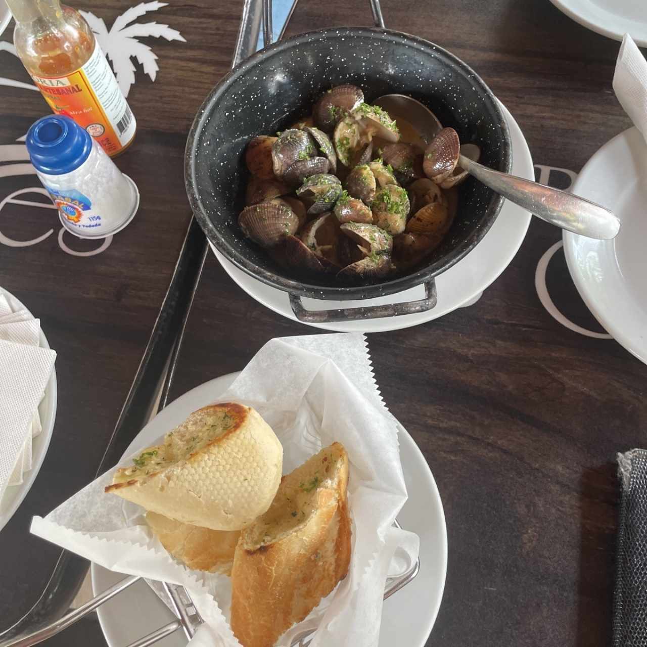 Almejas ajillo / criolla 