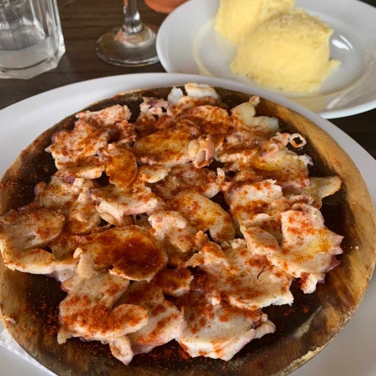 Pulpo a la gallega con puré de papas