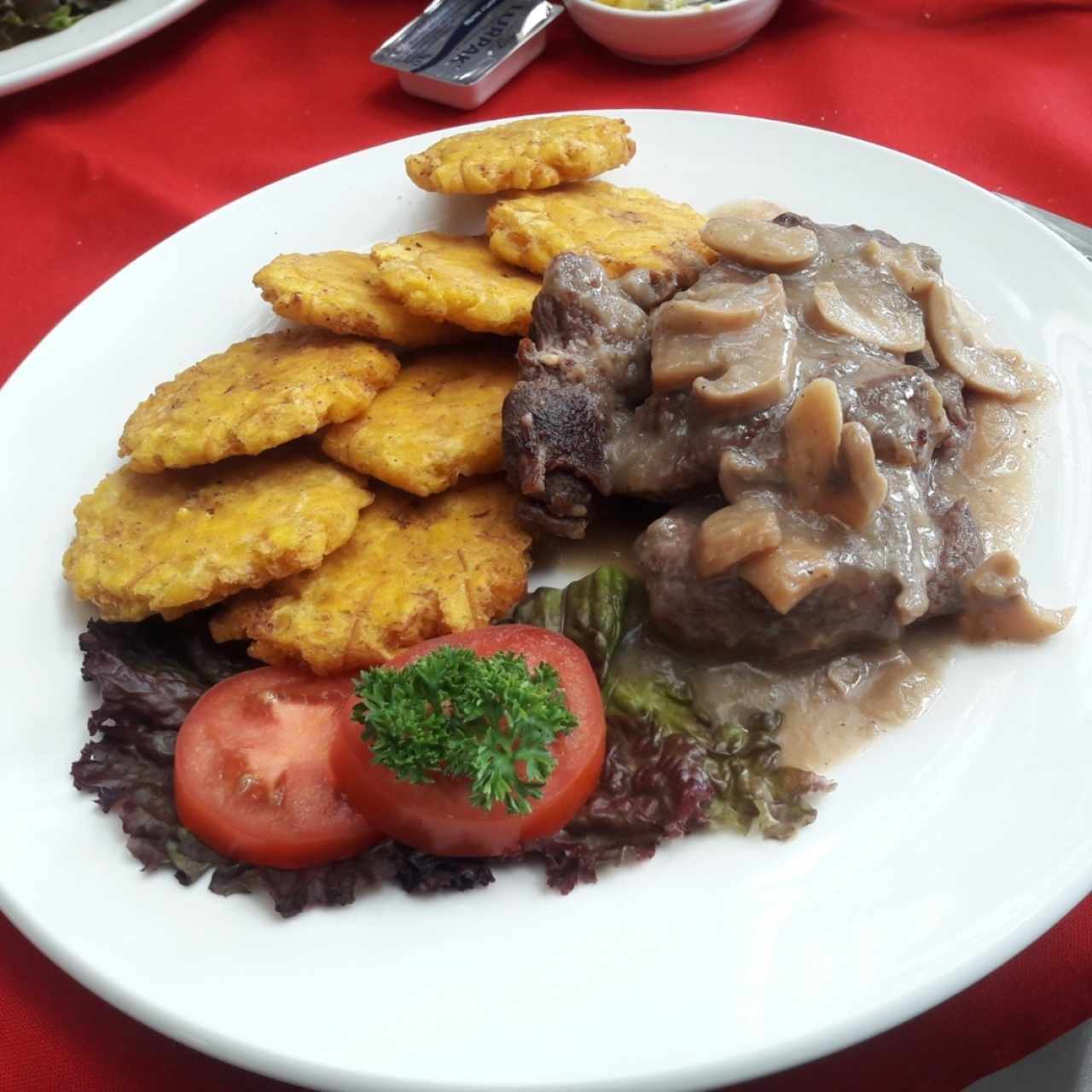 Filete de res con salsa de hongos 