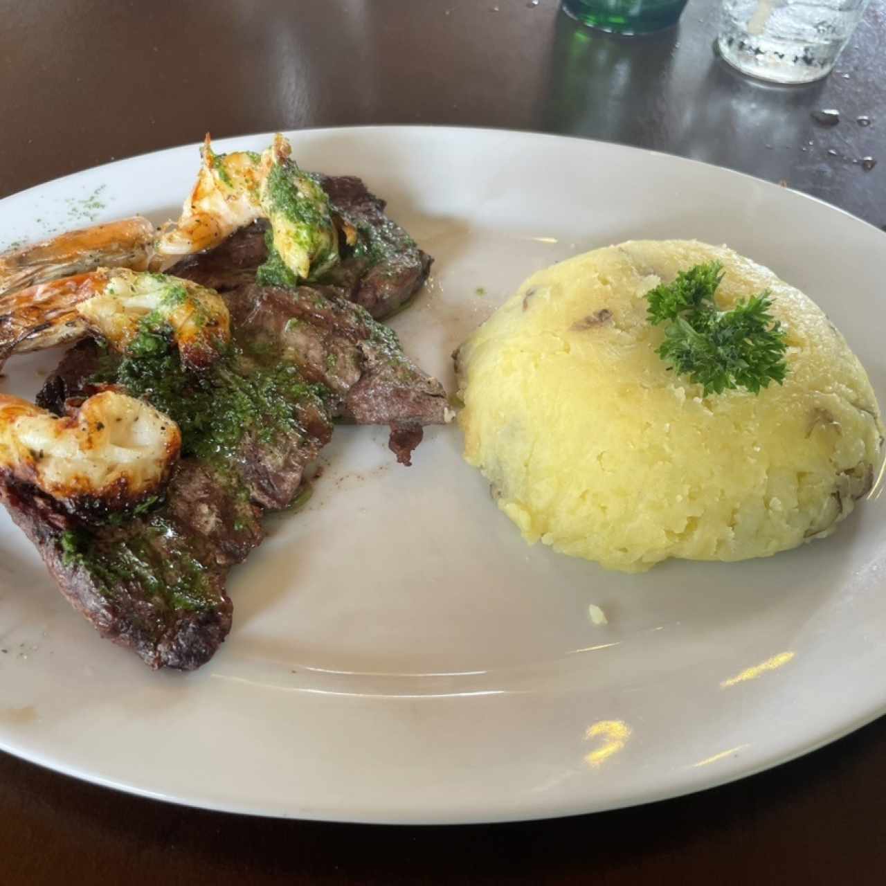 Filete de res con langostinos 