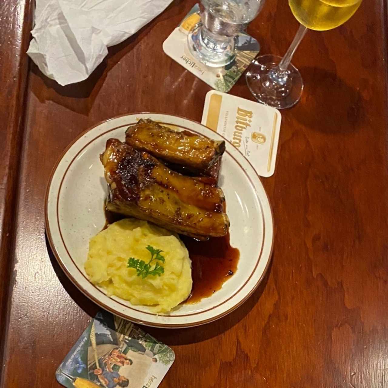 costilla de cerdo con pure de papas