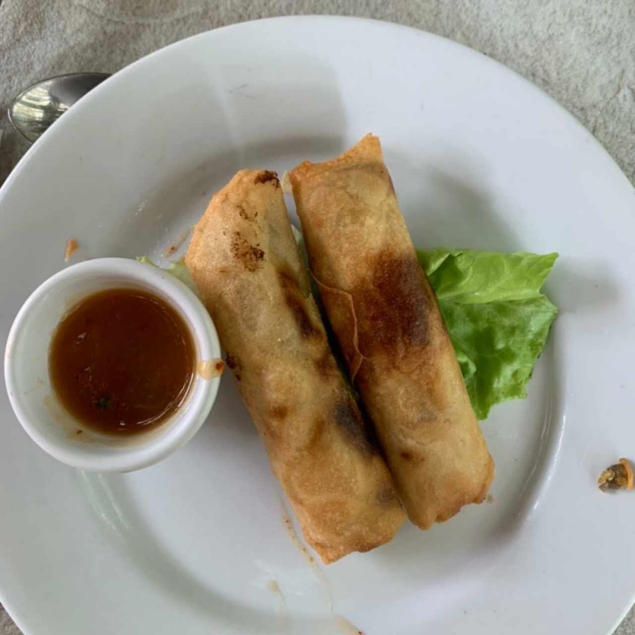 Rollos primavera rellenos de hongos Portobello, cebollina y zanahoria