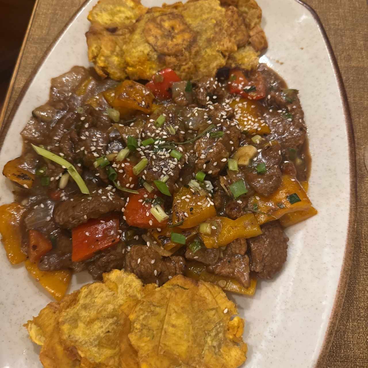 FILETE DE RES ANGUS 8 OZ Estilo Chino Con Patacones