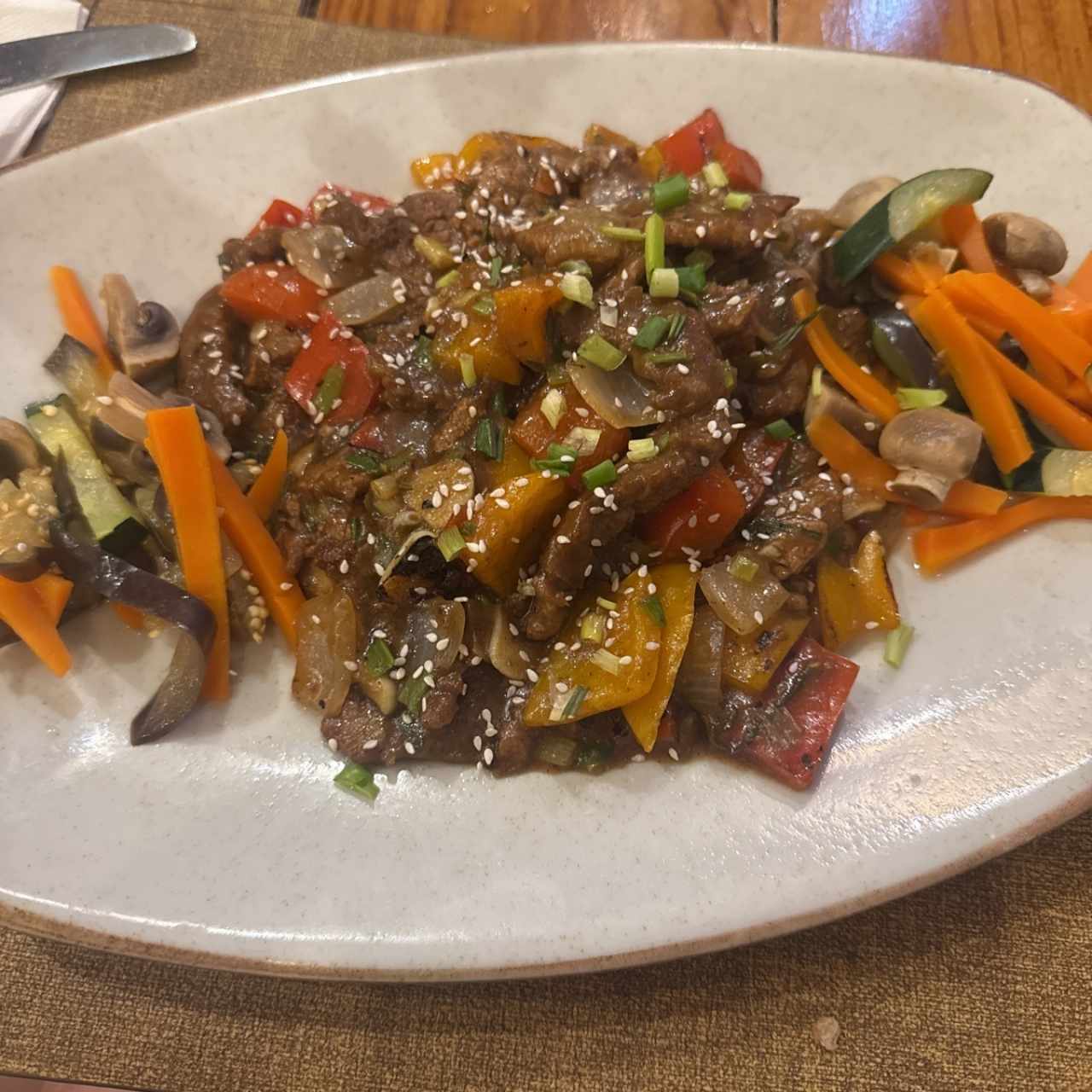 FILETE DE RES ANGUS 8 OZ Estilo Chino Con Vegetales 