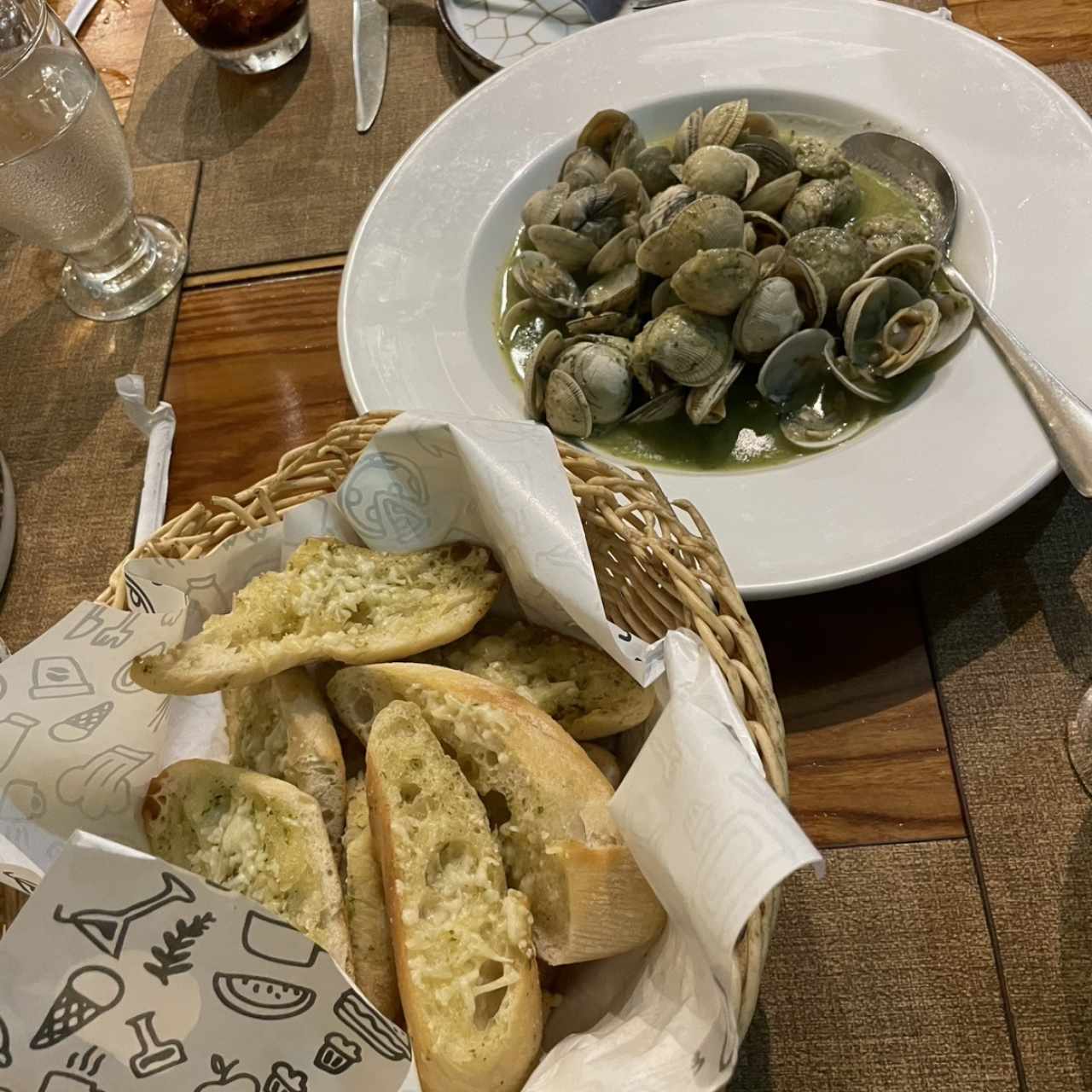 ALMEJAS AL VINO BLANCO